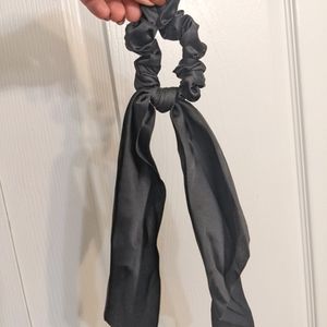 Black scrunchie scarf